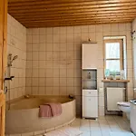 Haus Raphael - Schnitzereien - Am Waldrand - Hunde Willkommen - Ab Ende Juni Terrasse Verfuegbar * Alsbach