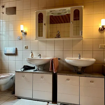 Haus Raphael - Schnitzereien - Am Waldrand - Hunde Willkommen - Nähe Burghausen Altötting Apartment *