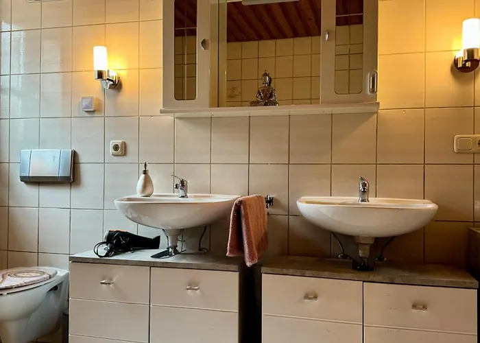Haus Raphael - Schnitzereien - Am Waldrand - Hunde Willkommen - Nähe Burghausen Altötting Apartment *