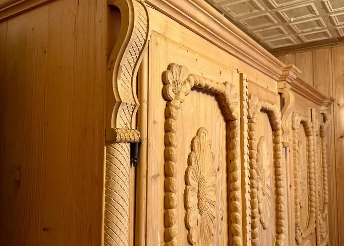 Haus Raphael - Schnitzereien - Am Waldrand - Hunde Willkommen - Nähe Burghausen Altötting * Alsbach